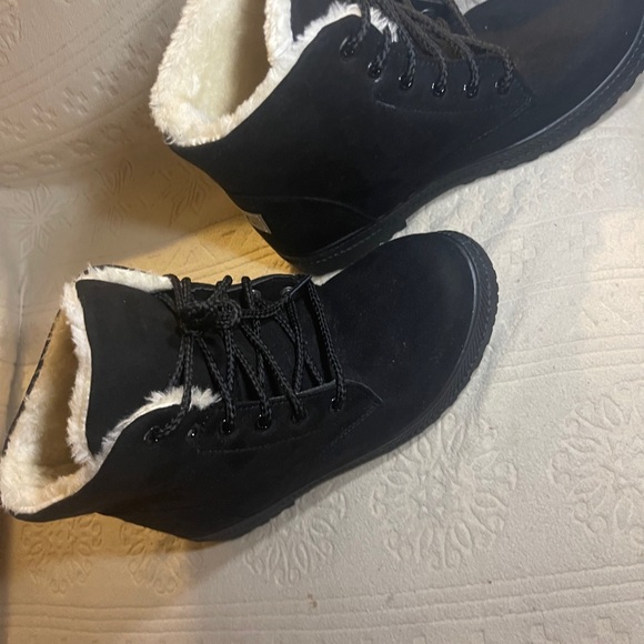 SQL Black Boots with Fur Size39 US 4-5 - Picture 3 of 10